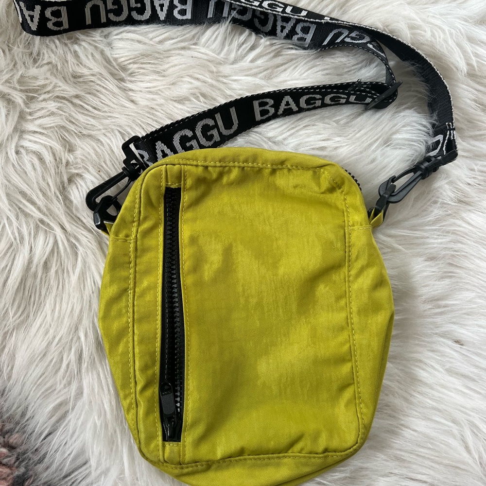 BAGGU side bag.